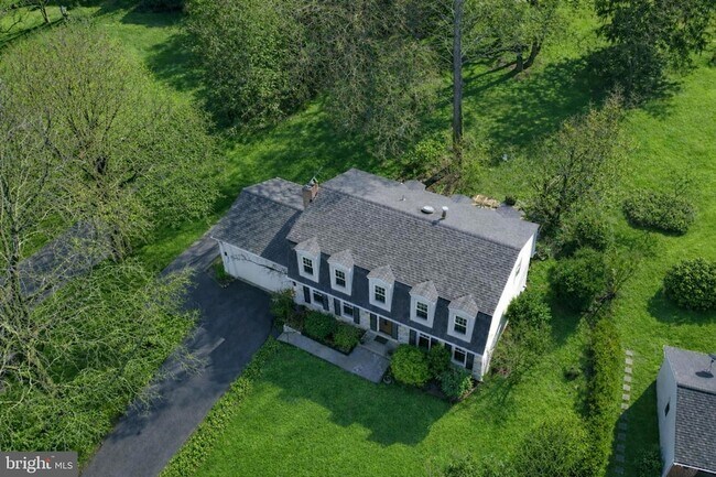 Building Photo - 1700 Chester Mill Rd