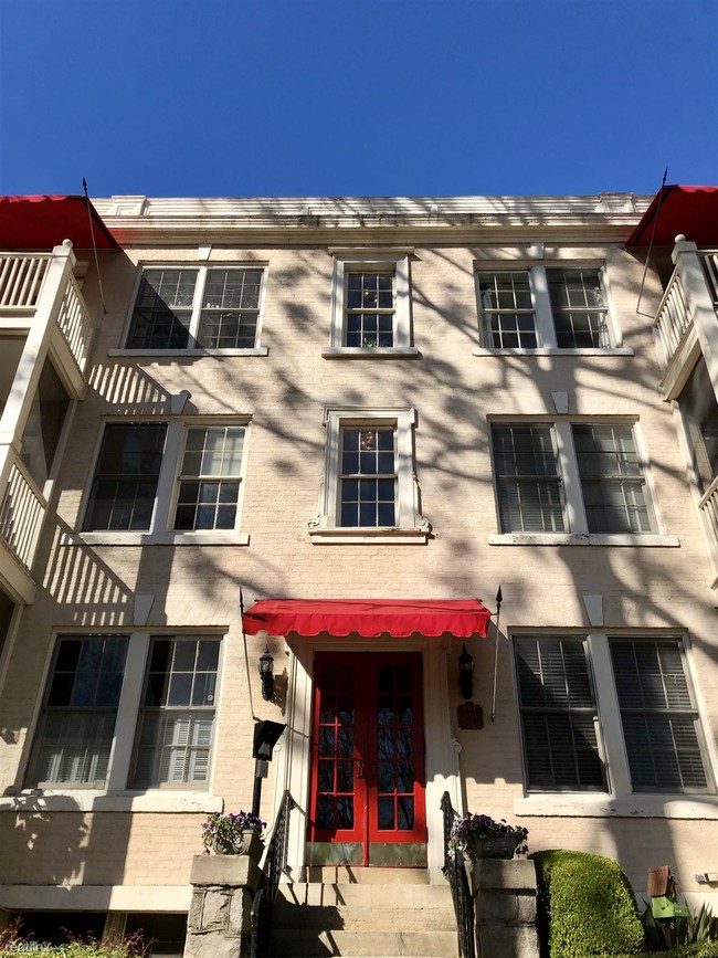 Building Photo - 2214 Peachtree Rd NW