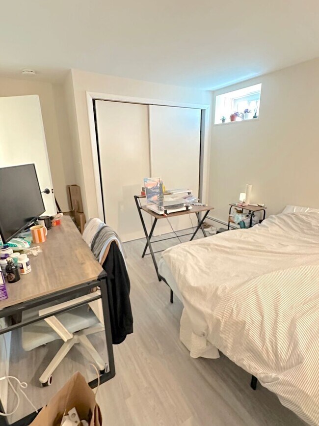 Foto del edificio - Perfect 2bed/1bath, backyard, parking avai...