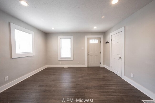 Building Photo - 237 Villa Ave