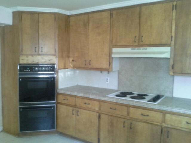 Building Photo - Three bedroom, 1.5 bathroom, $1000.00 per ...