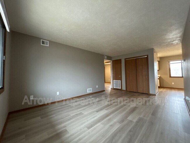 Foto del edificio - 2481 E 5th Ave
