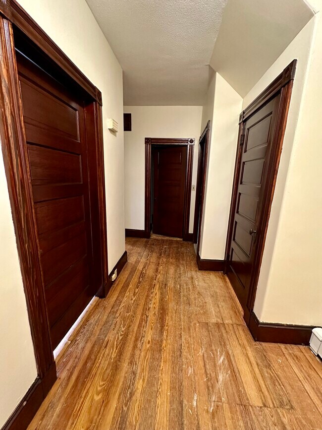 Building Photo - 505 Main St