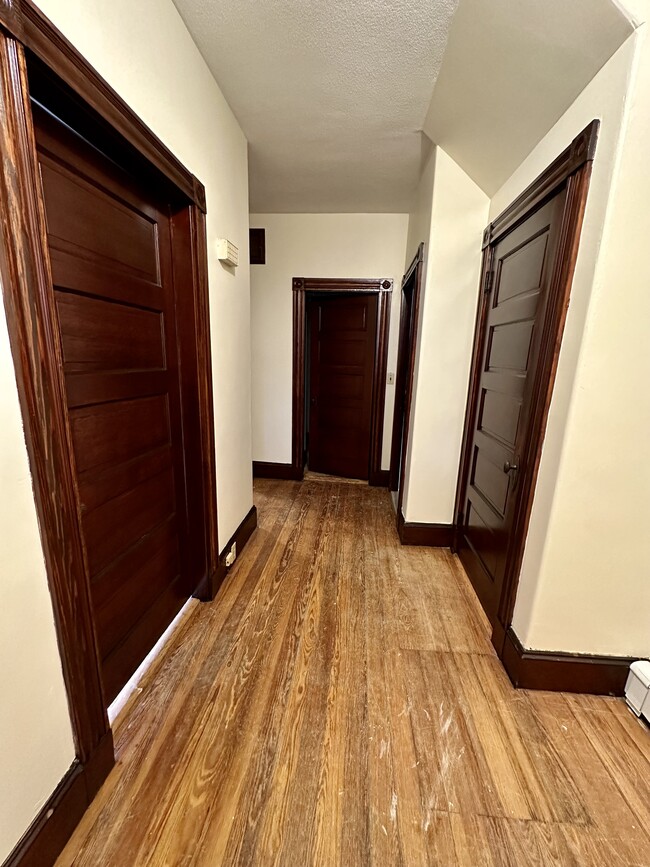 Building Photo - 505 Main St