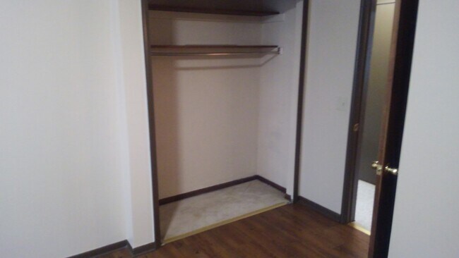 Dormitorio - 176 Stoddard Ave