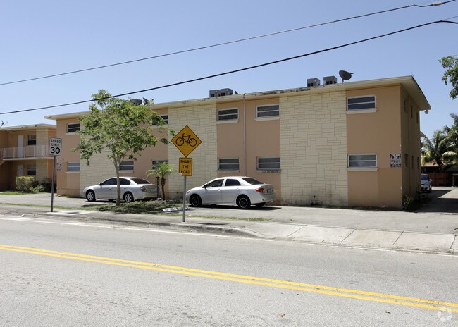 Building Photo - 3162-3170 SW 16th St