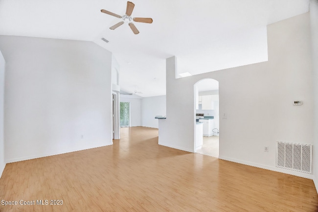 Building Photo - 958 Pine Creek Cir NE