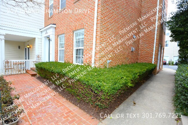 Building Photo - BEAUTIFULLY DESIGNED 3 BED/3BATH KING FARM...
