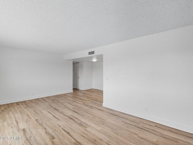 Foto del edificio - 4740 E Moreland St