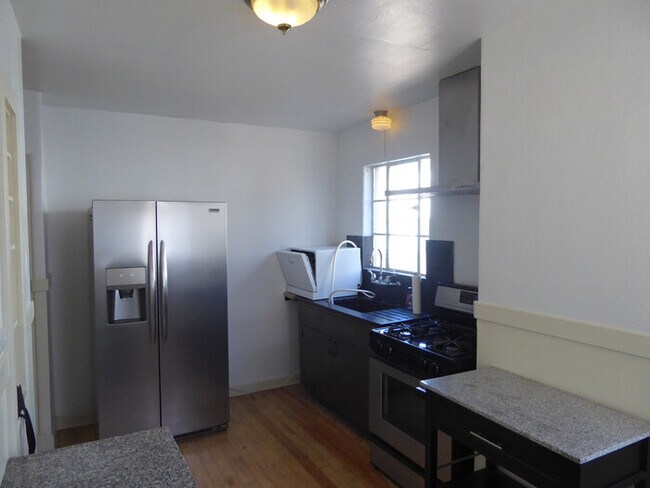 Foto del edificio - SCHEDULE YOUR SHOWING TODAY