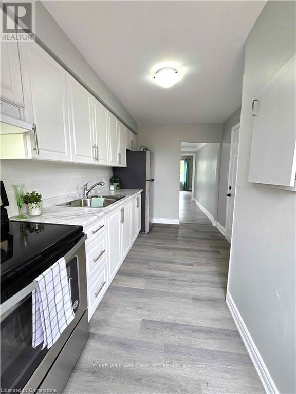 Building Photo - 300-300 Balmoral Ave N