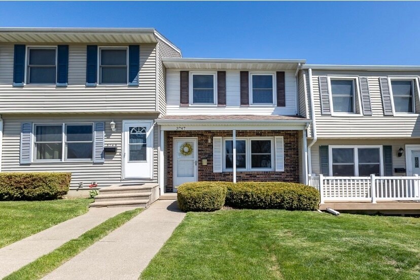 Foto principal - 3747 Hillcrest Rd