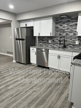 Building Photo - 708 NE Ball Dr