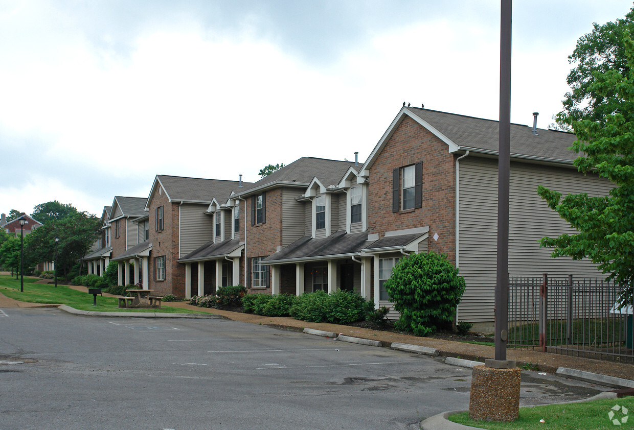 Building Photo - Belmont Commons