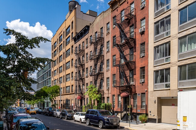 Building Photo - 529 W 48th St