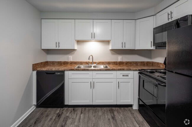 1BR, 1BA - 620SF - Kitchen - Roberts Park Apartments