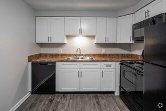 1BR, 1BA - 700SF - Kitchen - Roberts Park Apartments