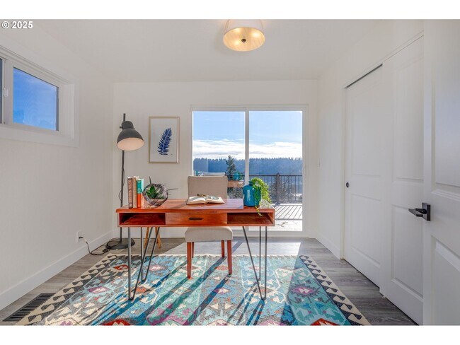 Building Photo - 4685 Riverview Ave