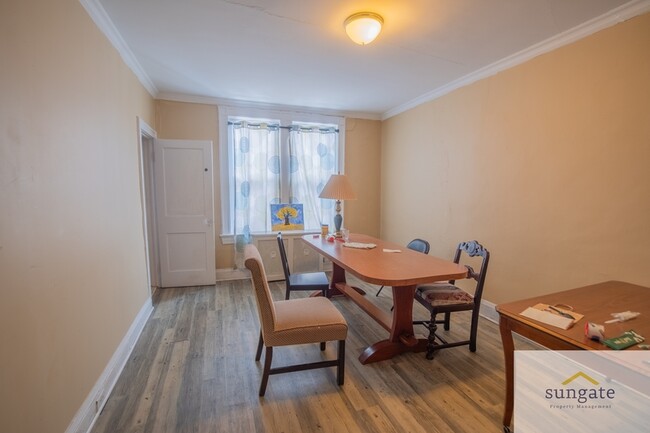 Foto del edificio - 213 E 33rd St