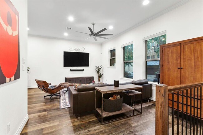 Foto del edificio - 221 Adams St