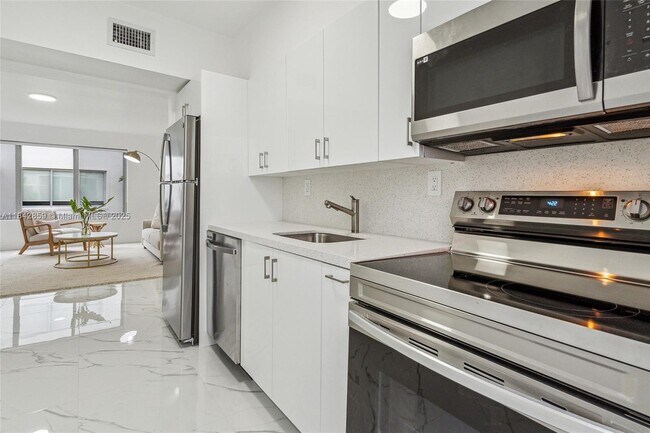 Foto del edificio - 740 82nd St
