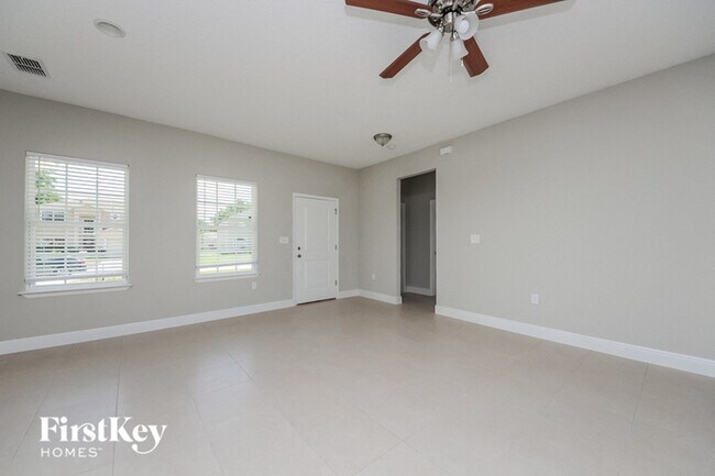 Building Photo - 448 Magpie Ct