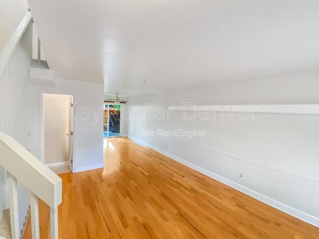 Building Photo - 10587 W Maplewood Dr