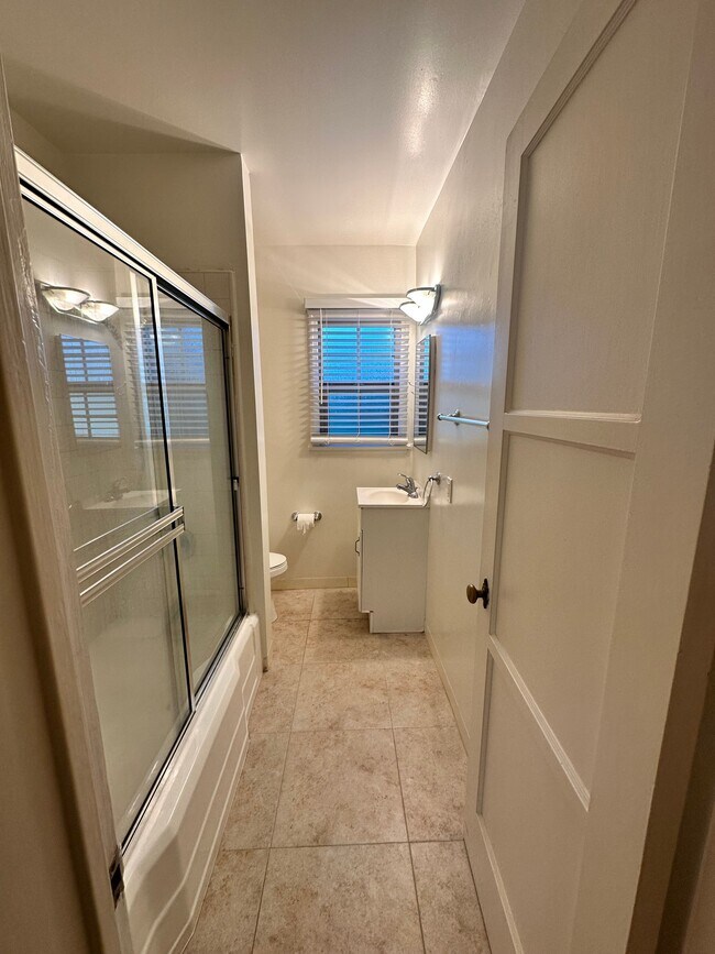 Foto del edificio - Dickens Court Apartments