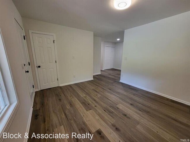 Building Photo - 3 br, 1.5 bath House - 8717 Peach Tree Dr