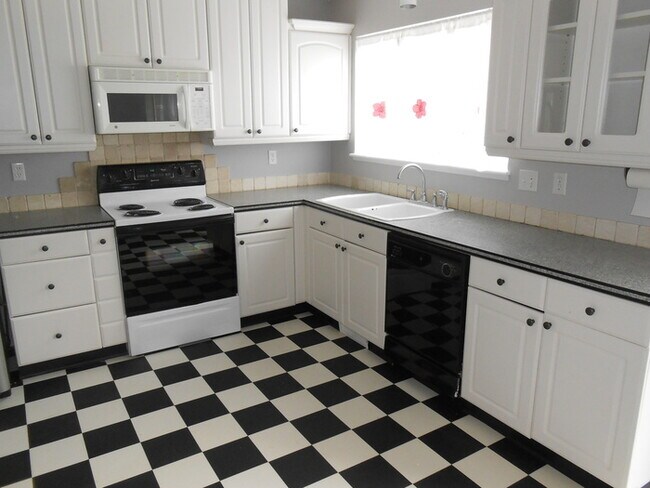 Foto del edificio - Spacious 4 Bed/2 Bath Home in Loveland