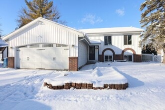 Building Photo - 2115 Brook Trails Ct SE