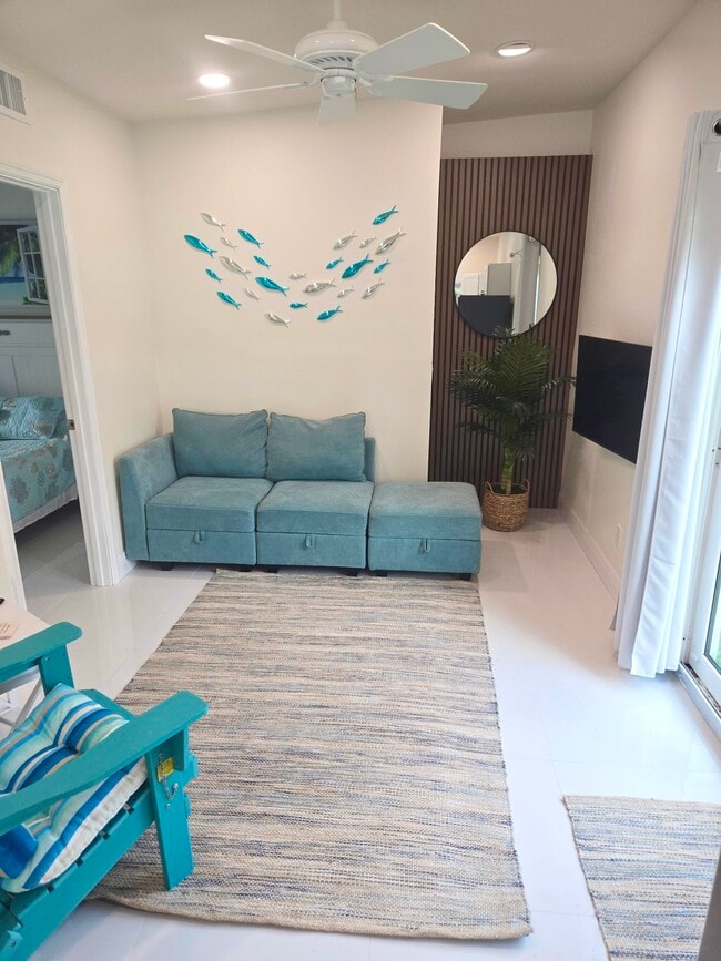 Building Photo - 877 Bruce Ave