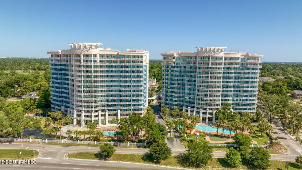 Foto principal - 2228 Beach Dr