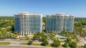 Building Photo - 2228 Beach Dr
