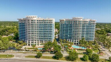 Building Photo - 2228 Beach Dr