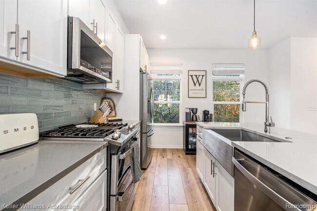 Foto del edificio - 594 Anne Ave