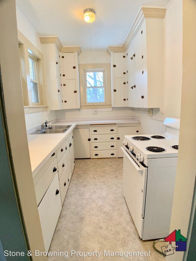 227 Washington St, Barre, VT 05641 Room for Rent in Barre, VT