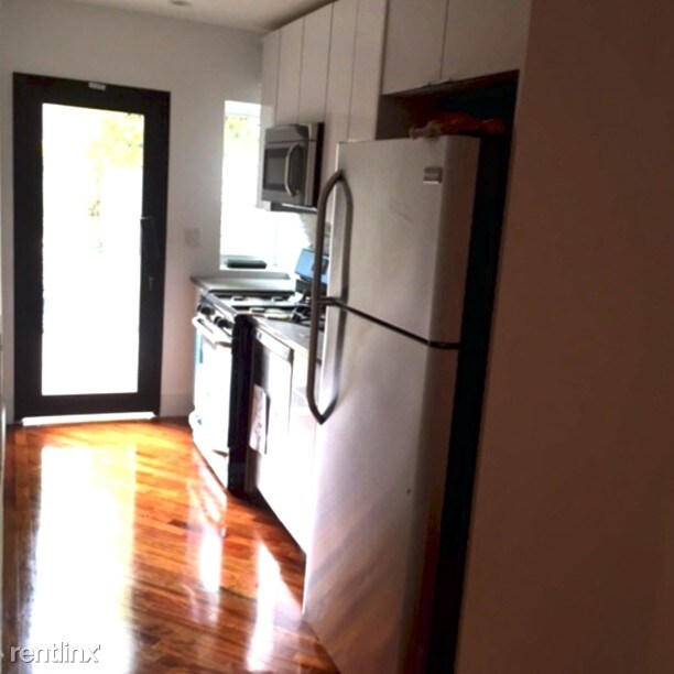 Building Photo - 271 Macon St