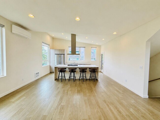 Foto del edificio - West Seattle/Pigeon Point Townhome