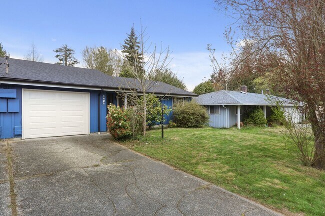 Foto del edificio - Move in ready NOW! Desirable west side location! 2 bed/ 1.75 bath. Olympia school district.