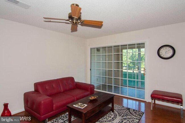Foto del edificio - 12104 Green Leaf Ct