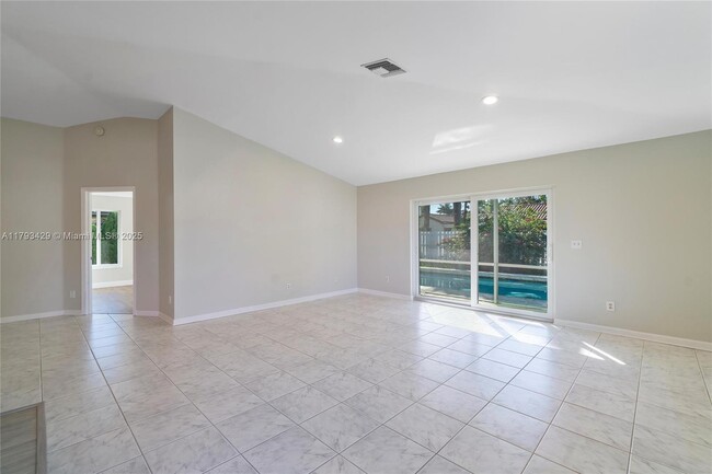 Foto del edificio - 11780 NW 27th Ct
