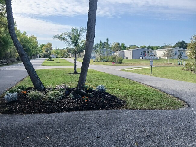 Foto del edificio - 637 Pine Brook Cir