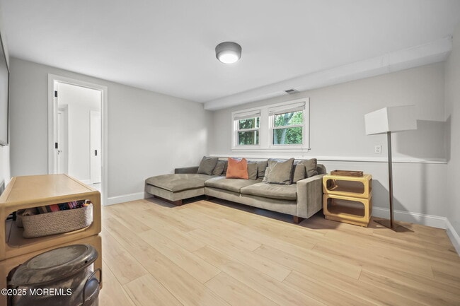 Building Photo - 13 Woodland Rd