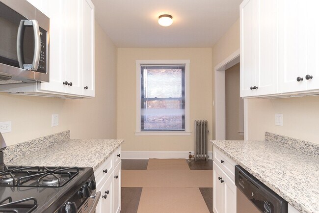 Foto del edificio - 1360 E 52nd St