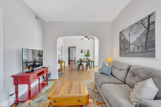 Foto del edificio - 3811 N Southport Ave