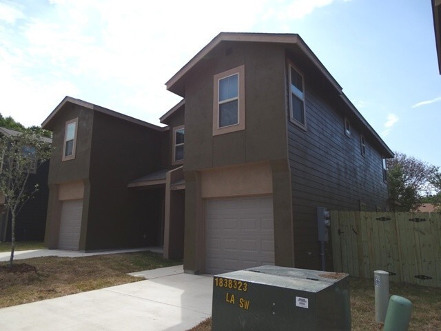 Building Photo - 6646 Mia Way #102, San Antonio, TX. 78233
