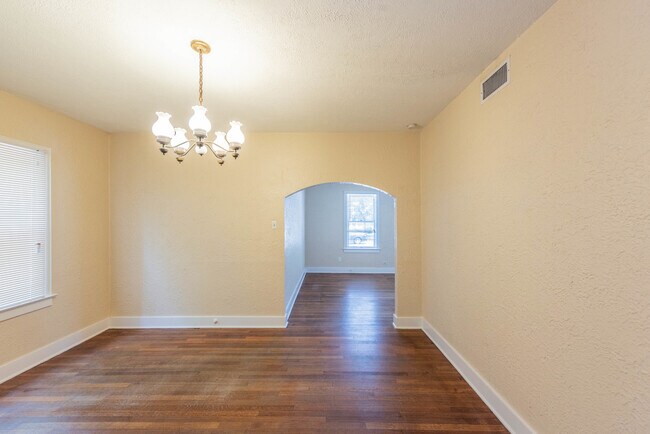 Building Photo - 112 E Norwood Ct