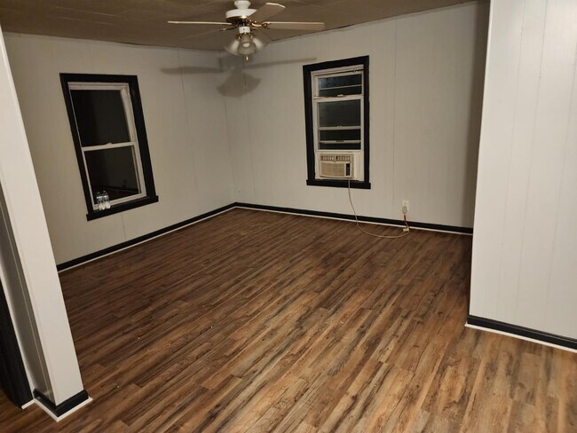 Foto del edificio - 52 Wells Ave