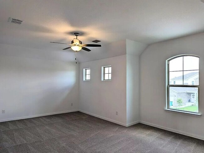 Foto del edificio - 4 Bedroom Single Family Home in Bastrop